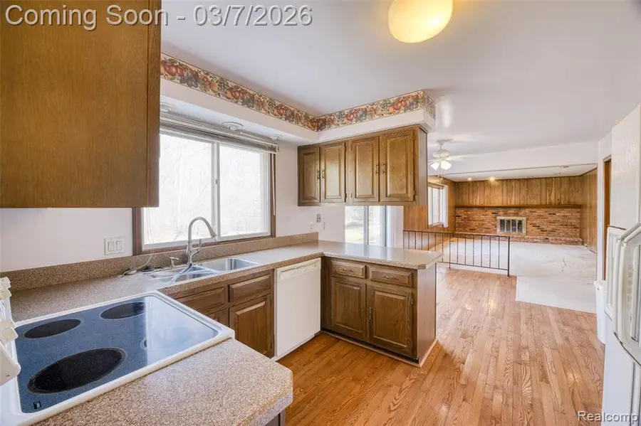 33120 Oak Hollow, Farmington, MI  - #2