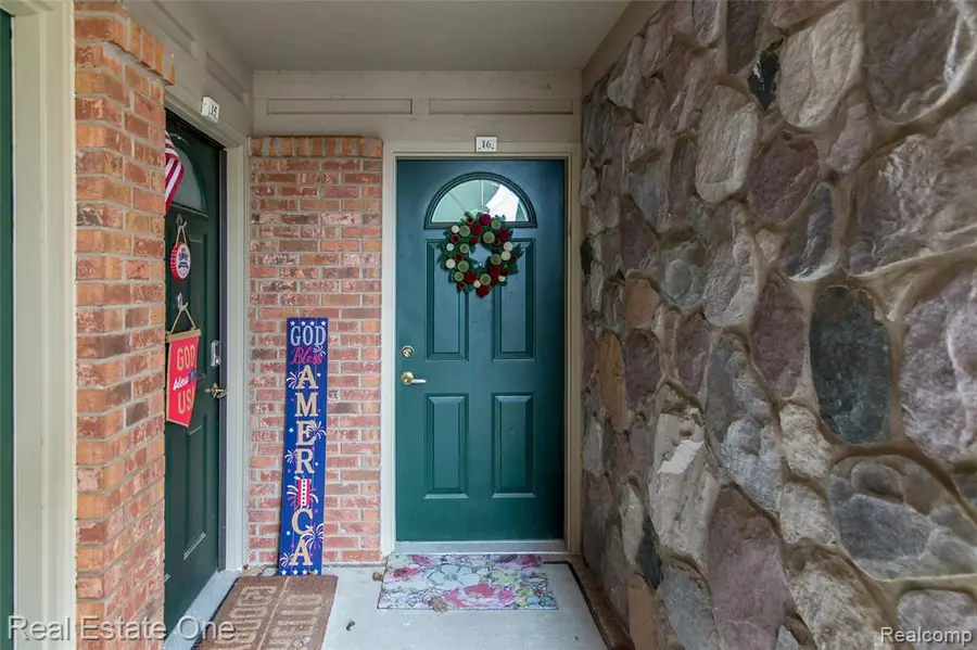 245 Brookwood #16, South Lyon, MI  - #2