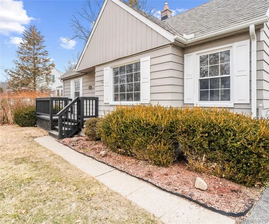 8916 Deering, Livonia, MI  - #3