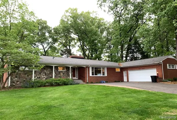 2530 Worcester, West Bloomfield, MI 