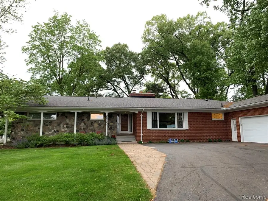 2530 Worcester, West Bloomfield, MI  - #2