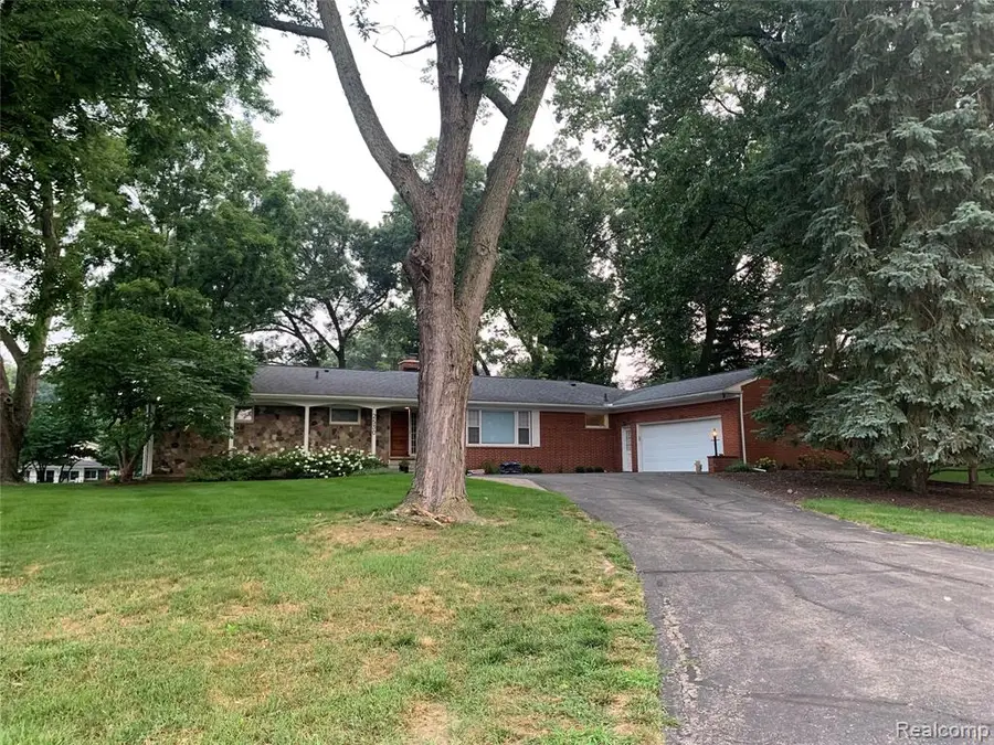 2530 Worcester, West Bloomfield, MI  - #3