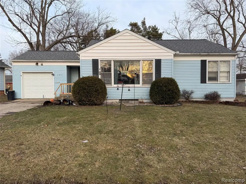 121 Loomis, Clio, MI 48420 - #1