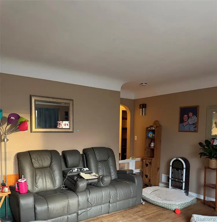 121 Loomis, Clio, MI 48420 - #2