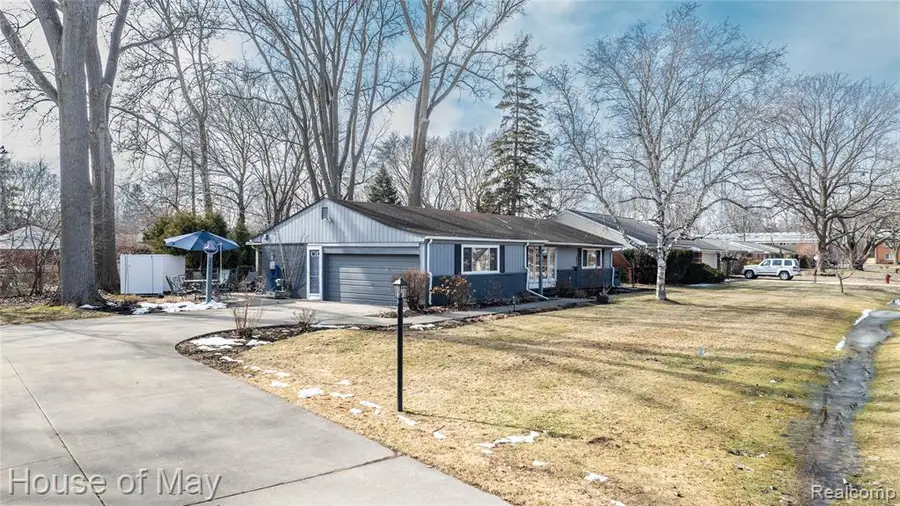 2619 Penna, West Bloomfield, MI 48324 - #2