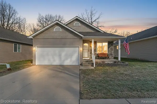 214 Pineview, Fenton, MI 