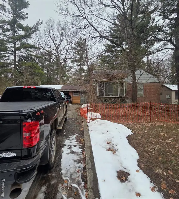 9515 Woodside, Clarkston, MI 