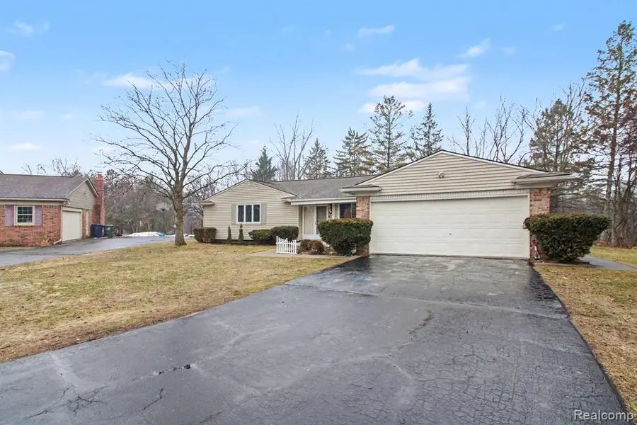 2280 Geyer, Lake Orion, MI  - #2