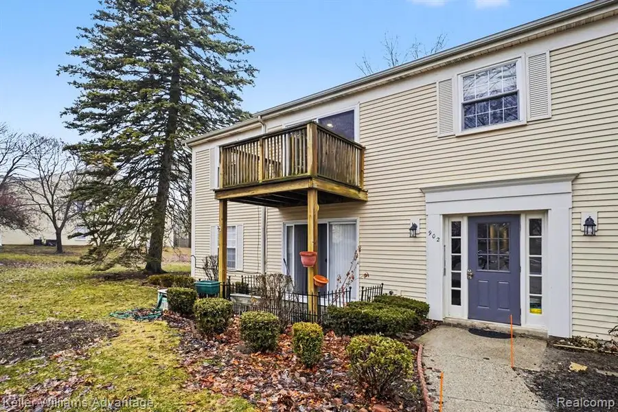 902 Chestnut Hill #E, Auburn Hills, MI  - #2
