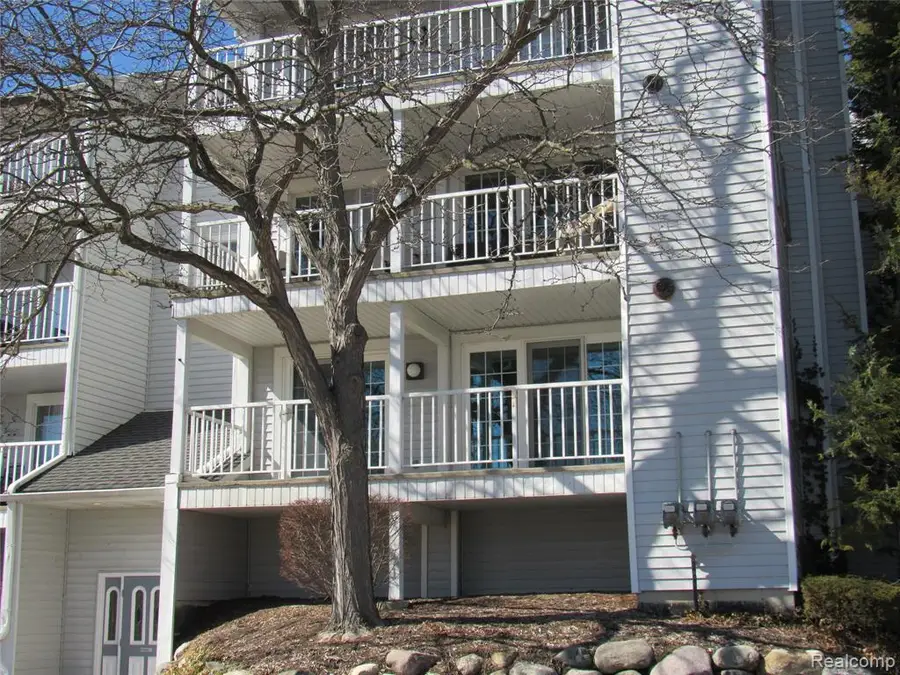 3565 S Port Cove #63, Waterford, MI  - #2