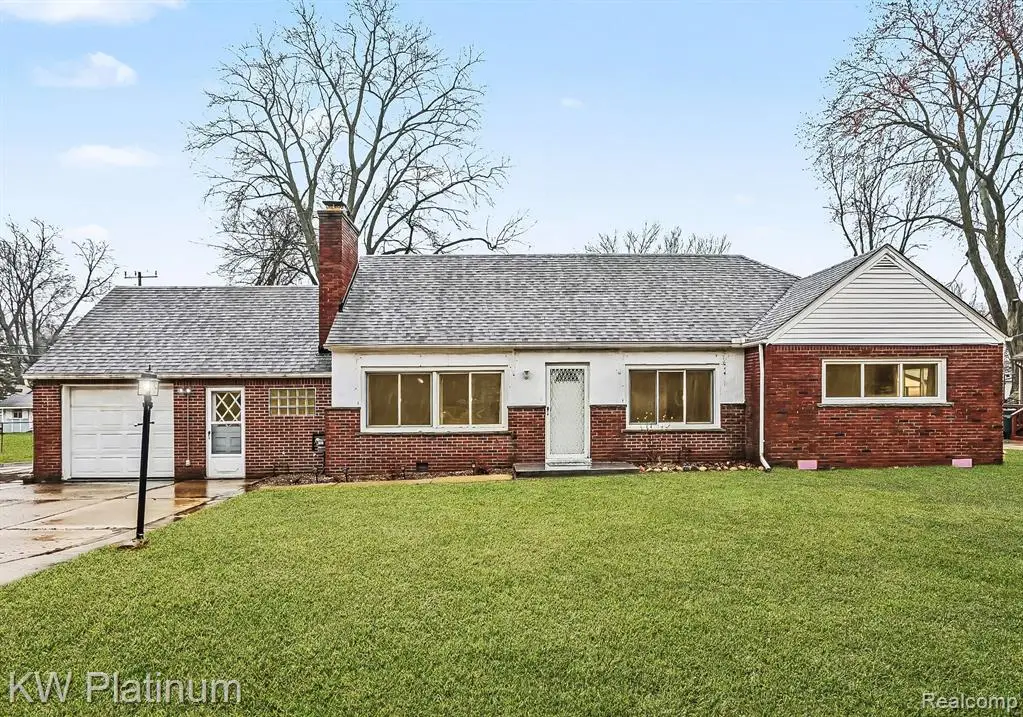 8320 Russell, Utica, MI  - #1