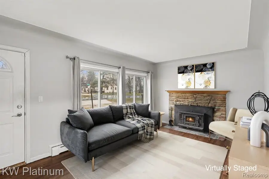 8320 Russell, Utica, MI  - #3