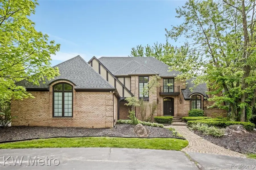 2863 Meadowood Lane, Bloomfield Hills, MI  - #3