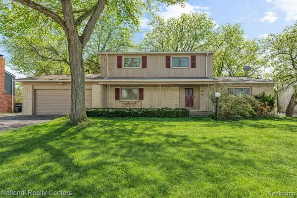 4817 Faircourt, West Bloomfield, MI 48322