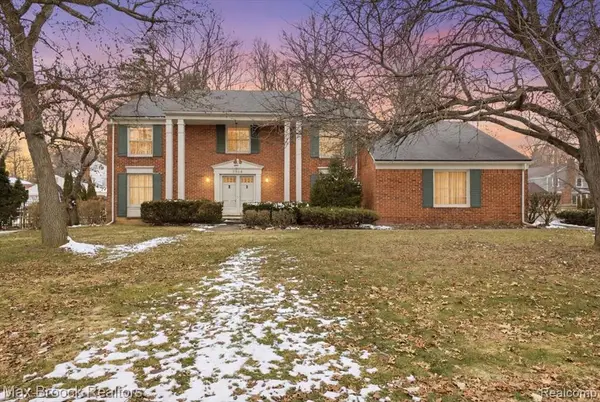 5956 Pinecroft, West Bloomfield, MI 