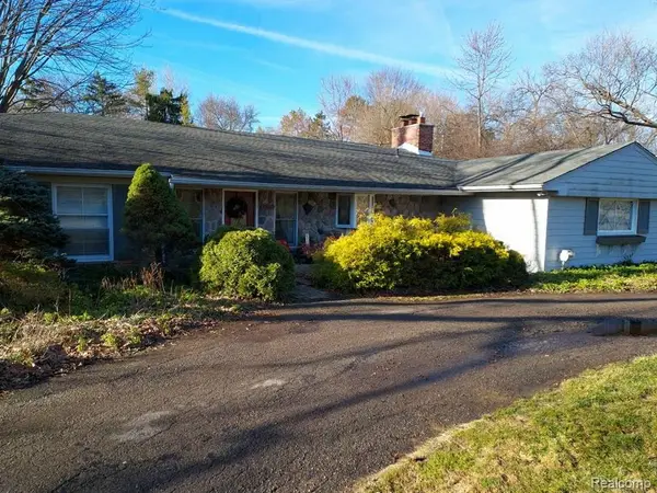 7160 Parkhurst, Bloomfield Hills, MI 