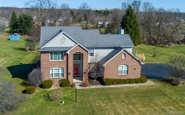 4930 Fox Chase, White Lake, MI 