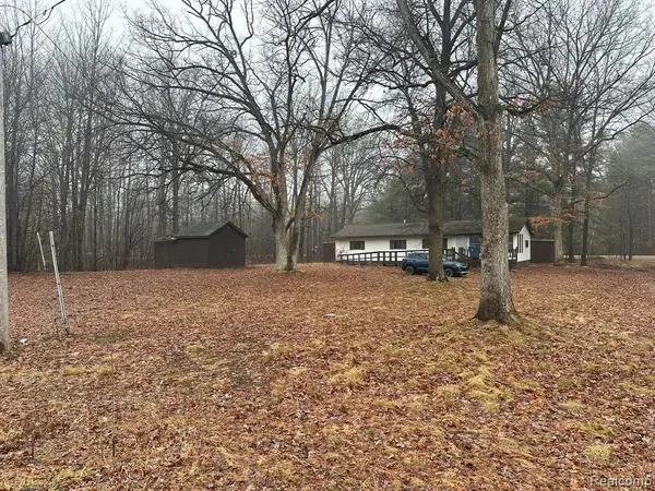 991 W Maplecrest, Sanford, MI 