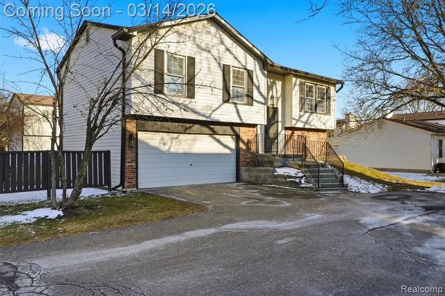 2919 Roundtree, Troy, MI  - #2