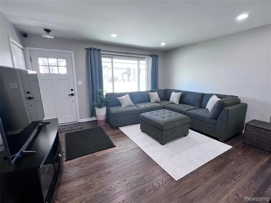 22600 Edgewater, Saint Clair Shores, MI 48082 - #2