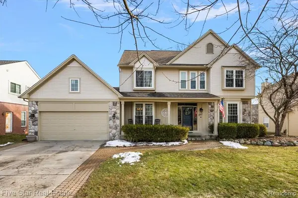 1047 Saddle, South Lyon, MI 