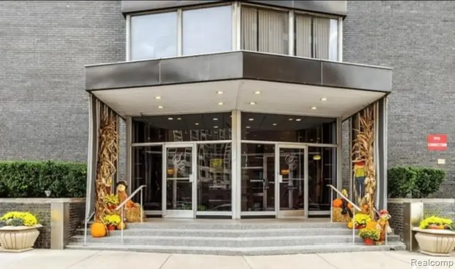8200 Jefferson #803, Detroit, MI 48214 - #2