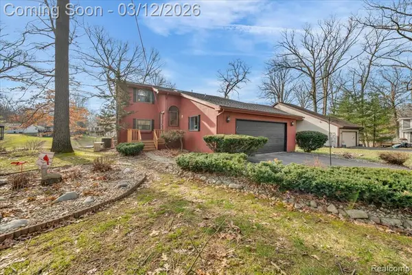 1351 Glen Oak, Holly, MI 