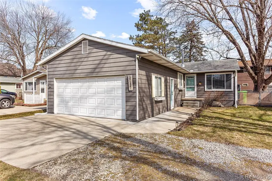 37137 Jefferson, Harrison Township, MI 48045 - #2