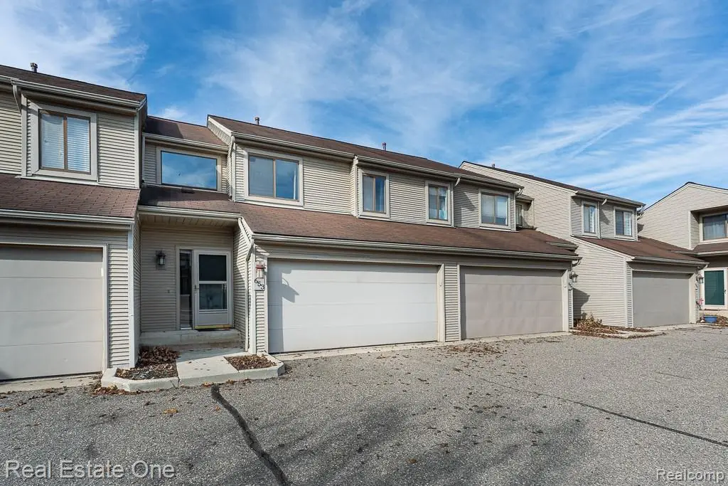 653 Glasgow, Rochester Hills, MI  - #1