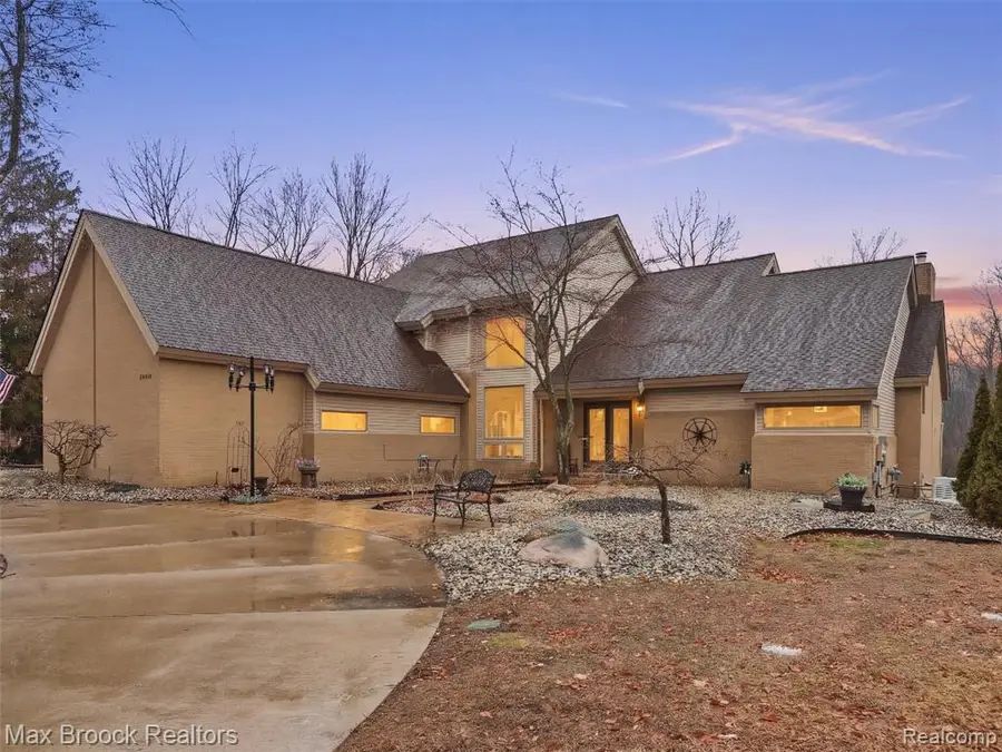 55618 Lordona, Shelby, MI 48315 - #2