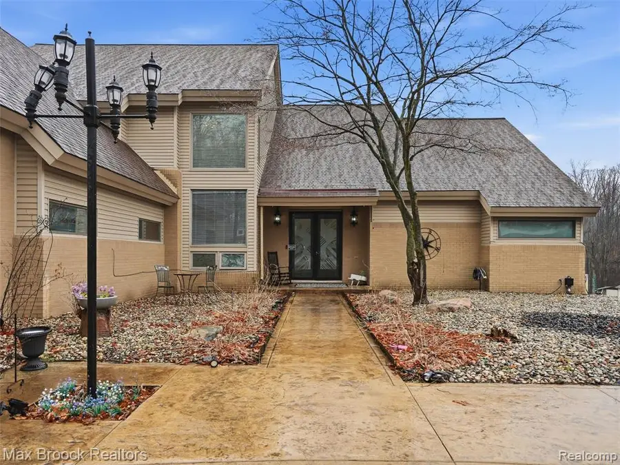 55618 Lordona, Shelby, MI 48315 - #3