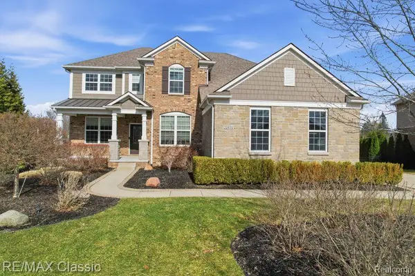 22822 Shepherds Hollow, South Lyon, MI 