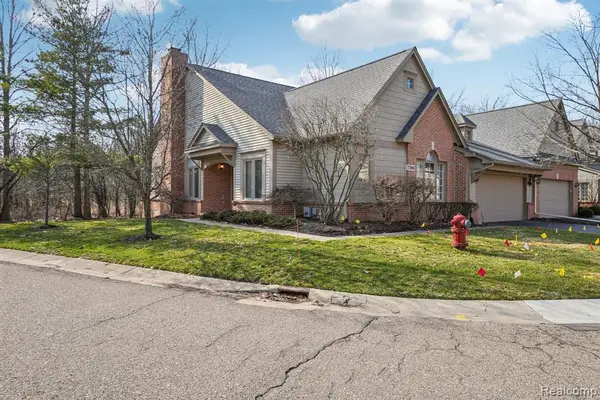 7366 Crackling Creek #1, West Bloomfield, MI 