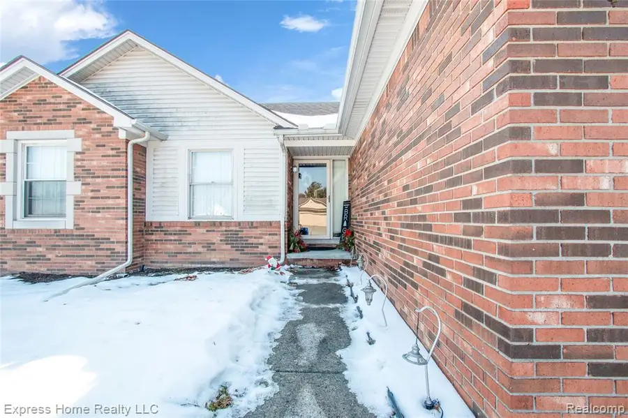 5010 Kelly, Warren, MI  - #2