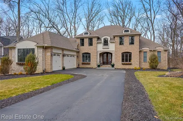 6060 Pinemont, Brighton, MI 