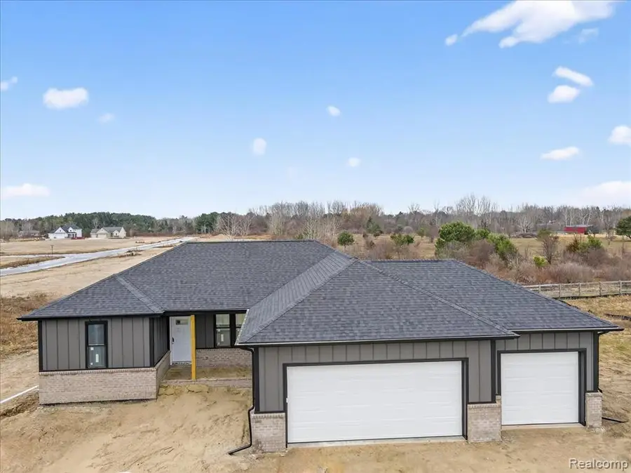 2401 Mcclellan, Davison, MI 48423 - #2