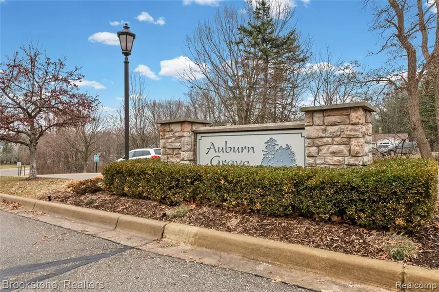 3568 Grove, Auburn Hills, MI  - #3