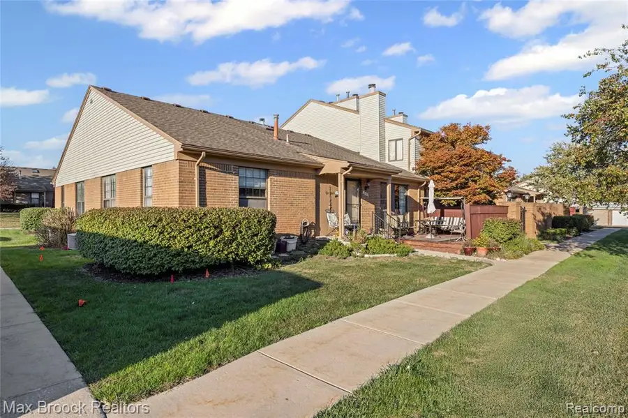 38903 Country, Farmington Hills, MI  - #2