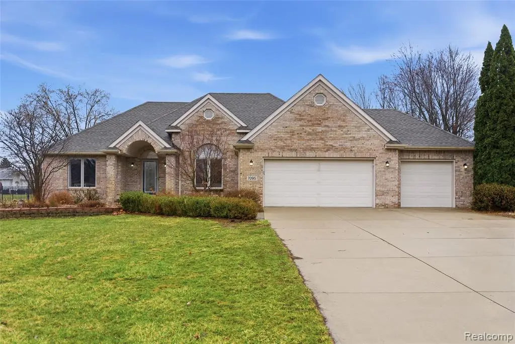 7095 Elmwood, Grand Blanc, MI 48439 - #1