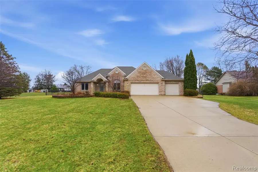 7095 Elmwood, Grand Blanc, MI 48439 - #2