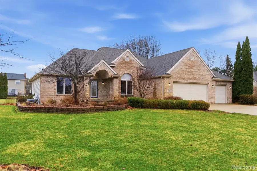 7095 Elmwood, Grand Blanc, MI 48439 - #3