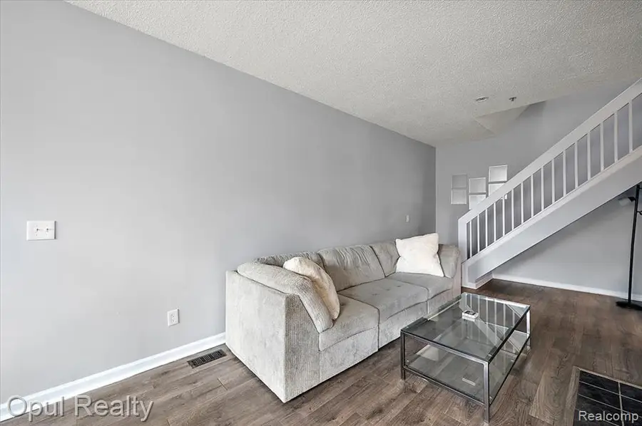 49714 Draper #87, Plymouth, MI  - #3