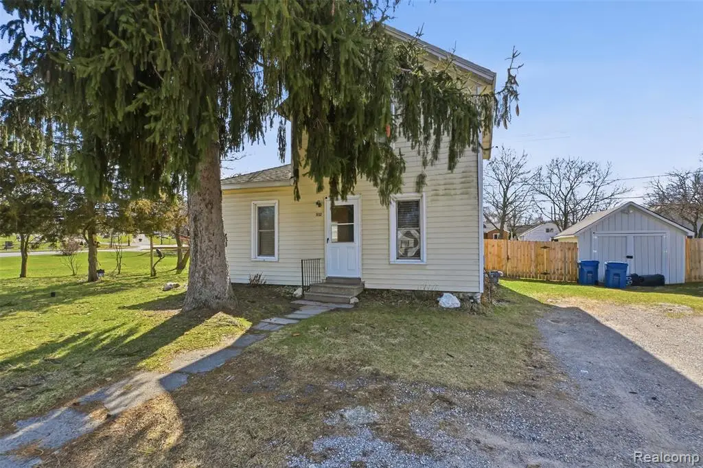532 E Broad, Linden, MI 48451 - #1