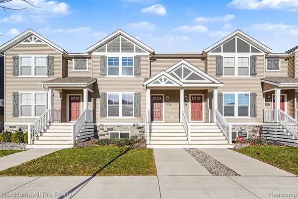 3827 Zaharas #26, Okemos, MI 