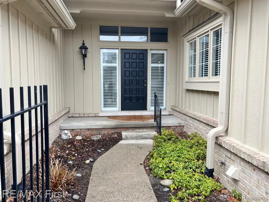 2483 Hickory Glen #3, Bloomfield Hills, MI  - #2