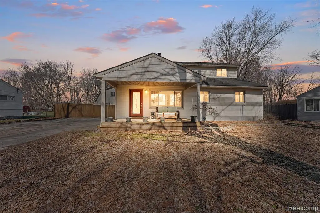 45208 Paris, Belleville, MI  - #1