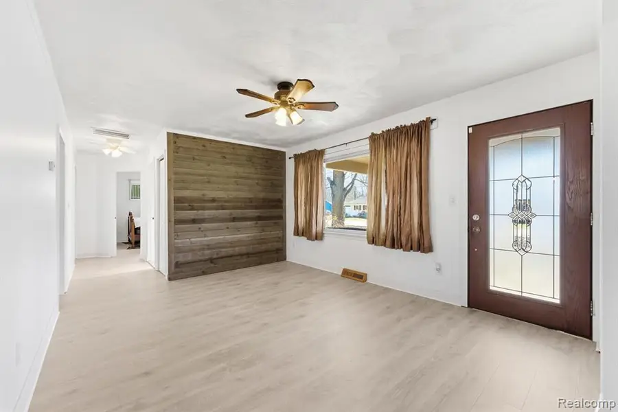 45208 Paris, Belleville, MI  - #3