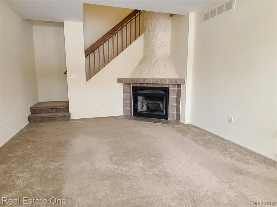 38872 Country #90, Farmington Hills, MI 48331 - #3