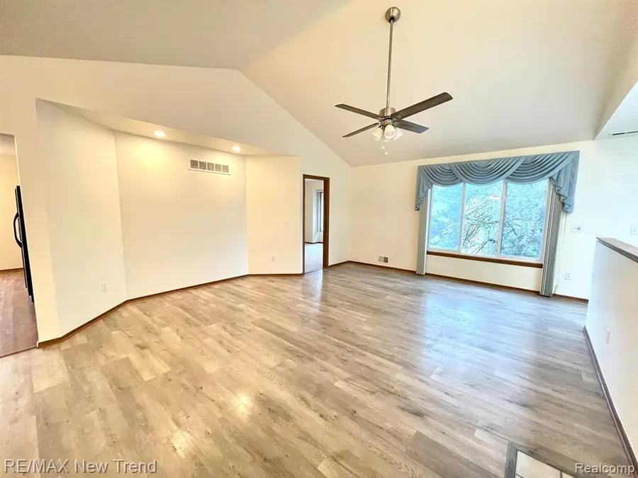 29583 Sierra Pointe, Farmington Hills, MI  - #2