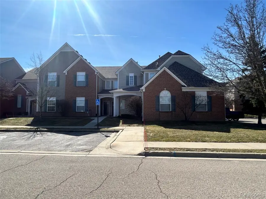 2204 Monarch #61, Utica, MI  - #2